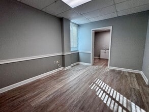 2975 Bee Ridge Rd, Sarasota, FL à louer Photo intérieure– Image 2 sur 4