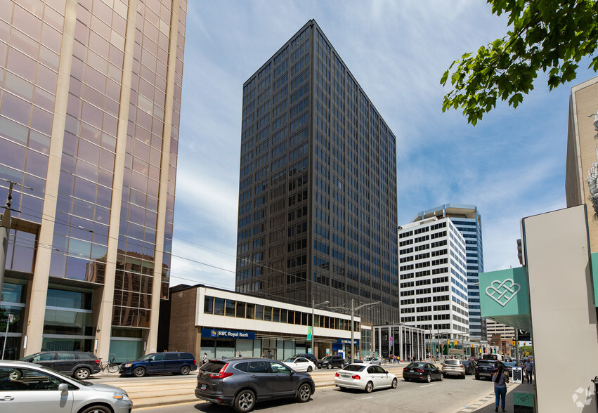 2 St Clair Ave W, Toronto, ON à louer - Photo de l’immeuble – Image 2 sur 26