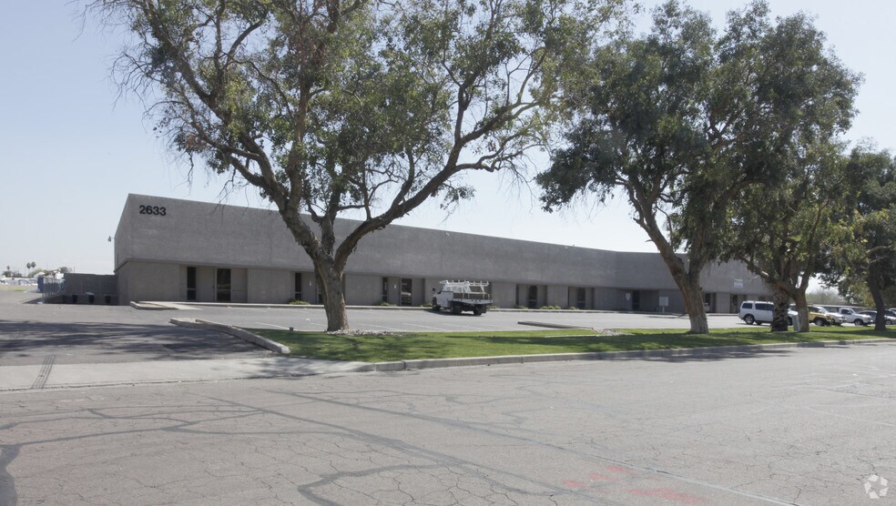 2633 N 37th Ave, Phoenix, AZ à louer - Photo de l’immeuble – Image 3 sur 7