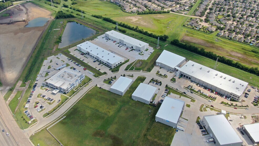 13027 Gulf Commerce Dr, Houston, TX à louer - Photo de l’immeuble – Image 3 sur 9