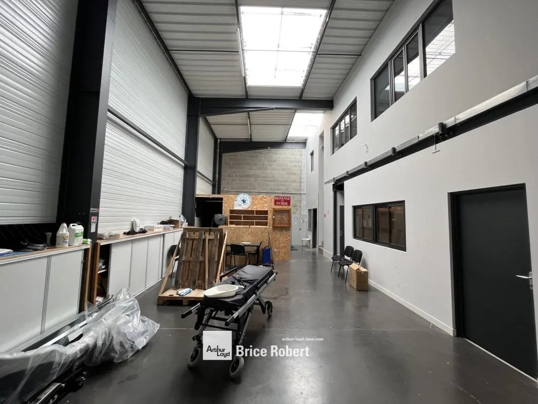 Local d’activités dans Sathonay-Camp à louer Photo intérieure– Image 1 sur 6