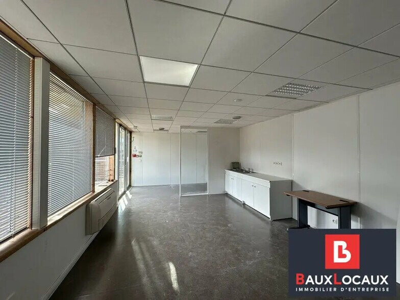 Bureau dans Avignon à louer - Photo de l’immeuble – Image 3 sur 8