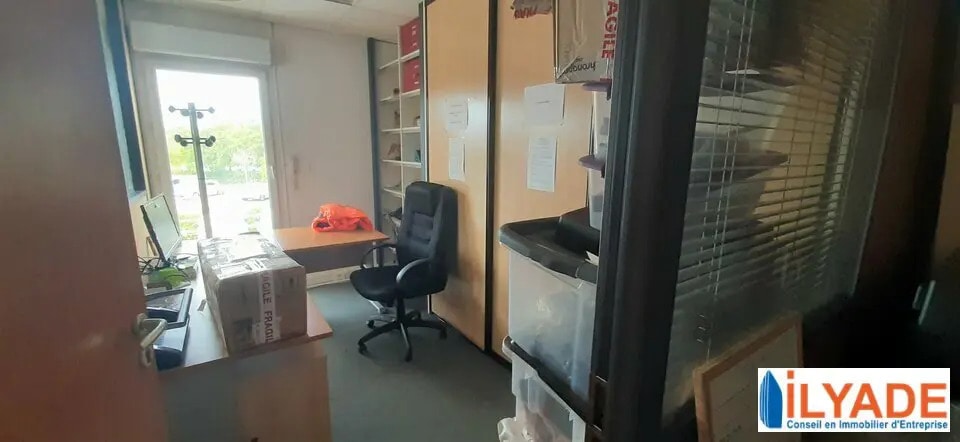 1140 Rue André Ampère, Aix-en-Provence à louer - Photo de l’immeuble – Image 3 sur 7