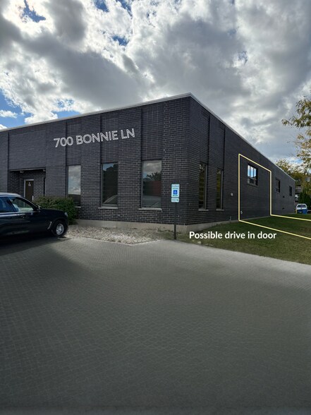 700-750 Bonnie Ln, Elk Grove Village, IL à vendre - Photo de l’immeuble – Image 2 sur 9