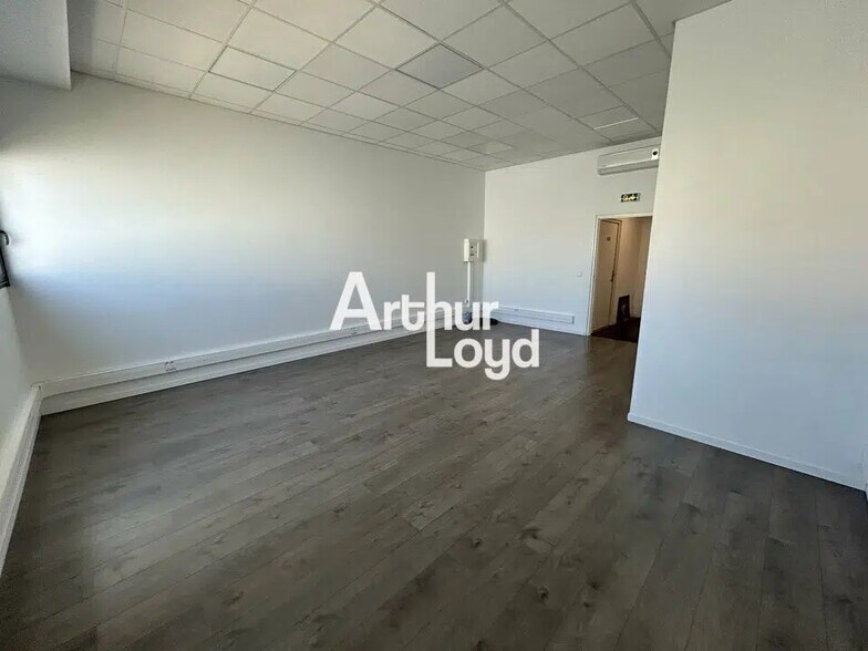 Bureau dans Puget-sur-Argens à louer - Photo intérieure – Image 2 sur 8