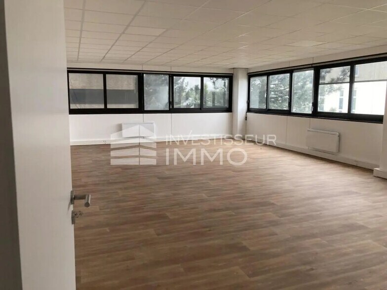 Bureau dans Antony à louer - Photo de l’immeuble – Image 2 sur 8