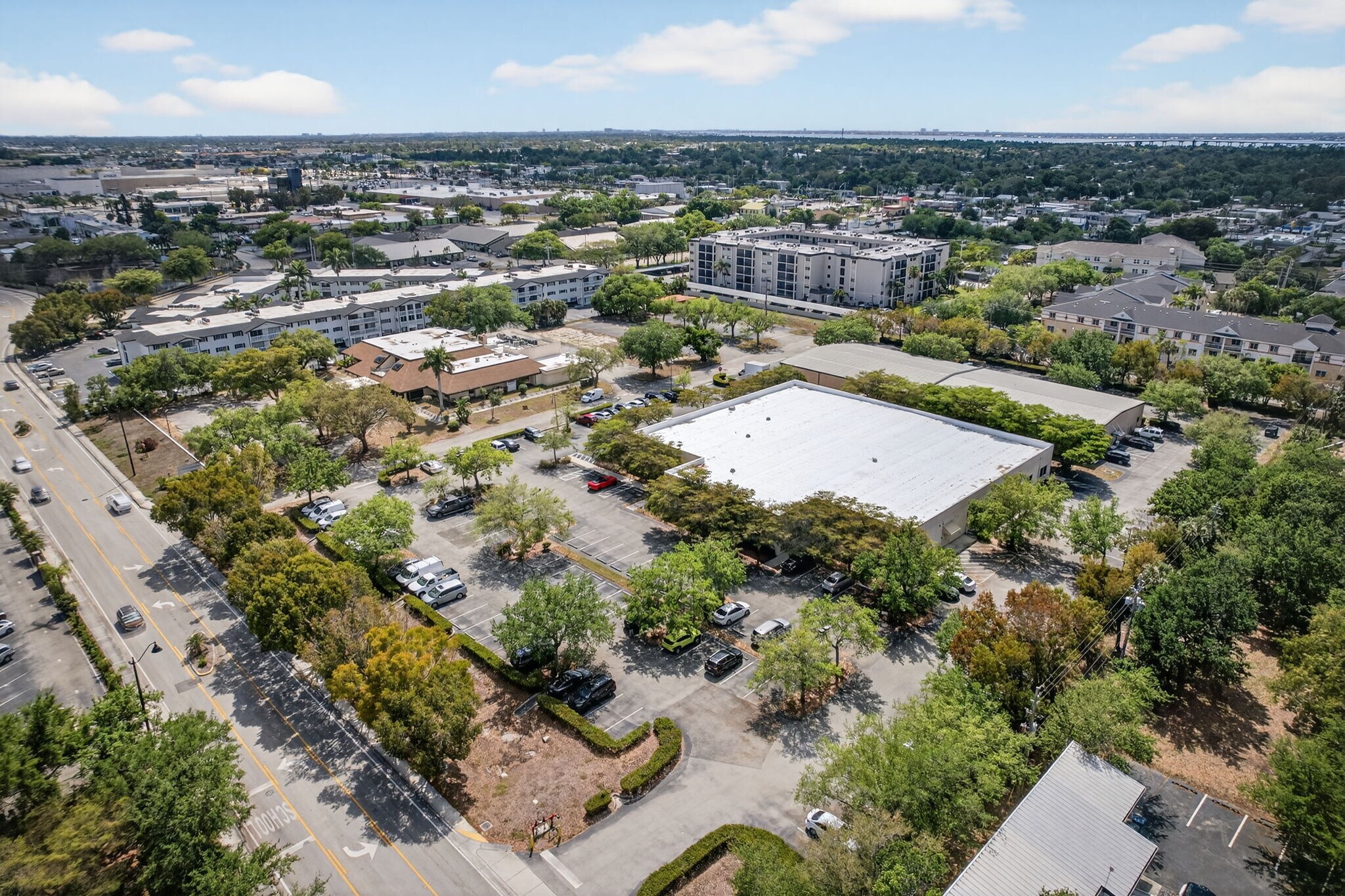 3660-3670 Broadway, Fort Myers, FL à vendre Photo de l’immeuble– Image 1 sur 9