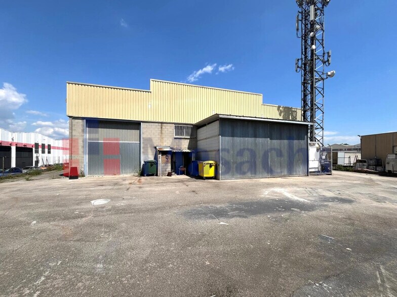 Industriel/Logistique dans Canovelles, Barcelona à louer - Photo de l’immeuble – Image 2 sur 11
