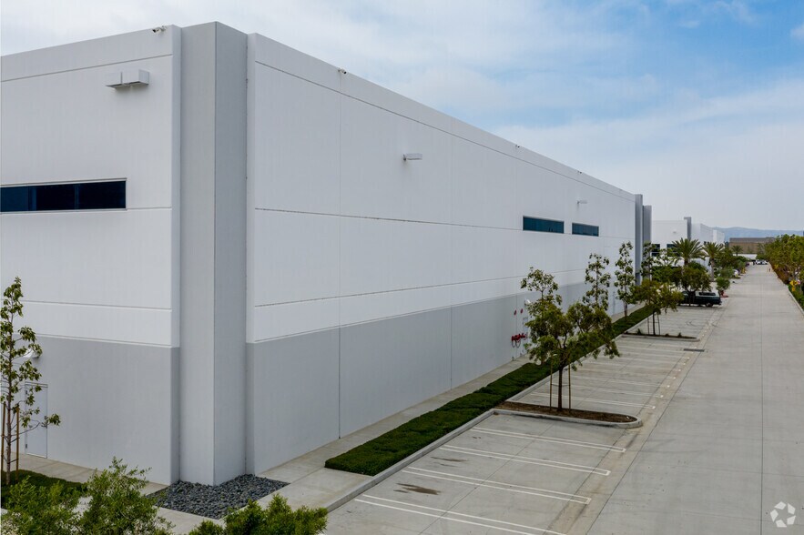 1204 N Miller St, Anaheim, CA à louer - Photo de l’immeuble – Image 3 sur 4