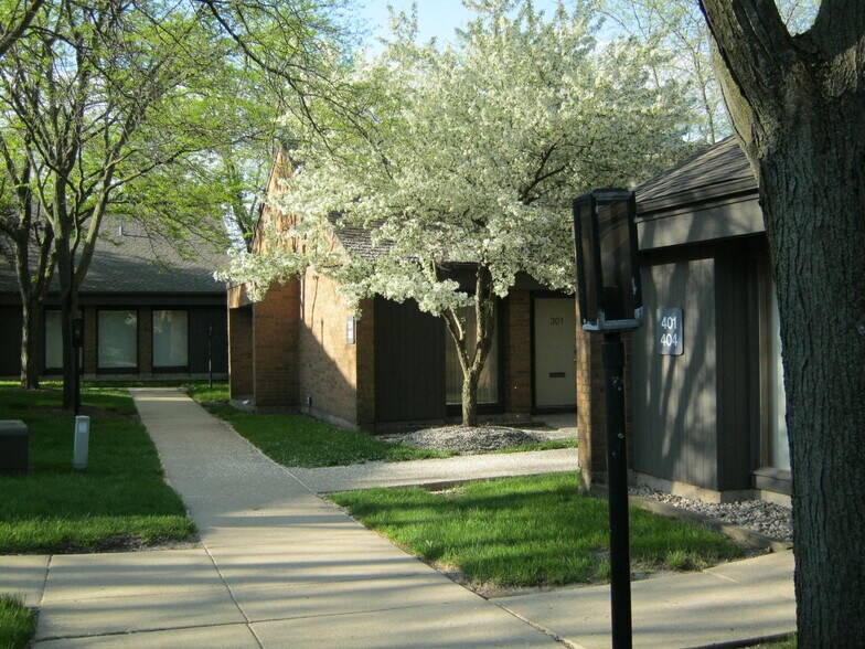 1250 Executive Pl, Geneva, IL à louer - Photo de l’immeuble – Image 1 sur 12