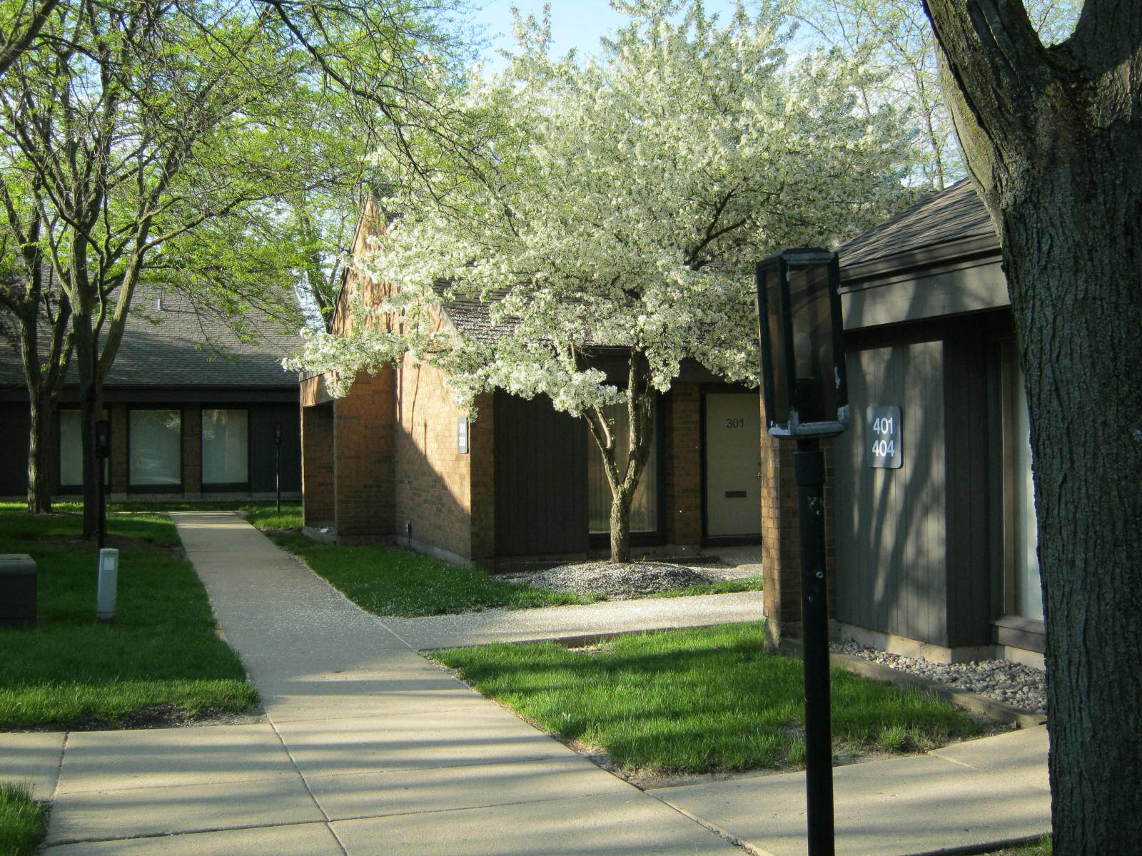 1250 Executive Pl, Geneva, IL à louer Photo de l’immeuble– Image 1 sur 13