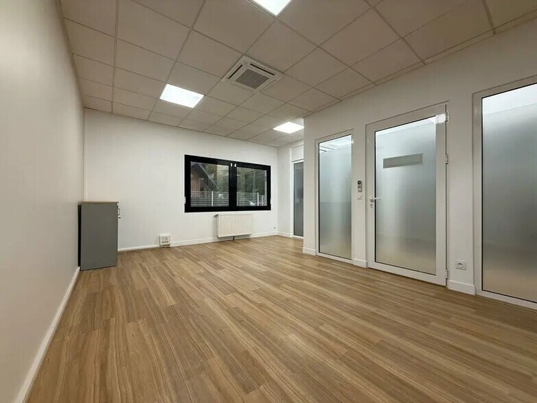 Bureau dans Senlis à louer - Photo de l’immeuble – Image 3 sur 8