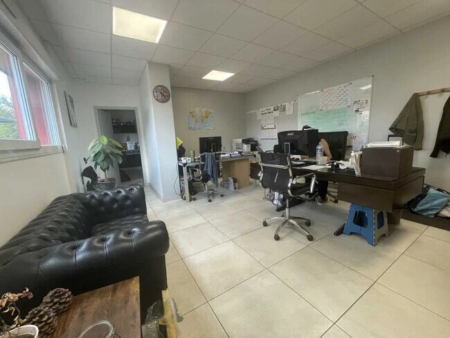 Plus de détails pour Bureau, Local d'activités à louer
