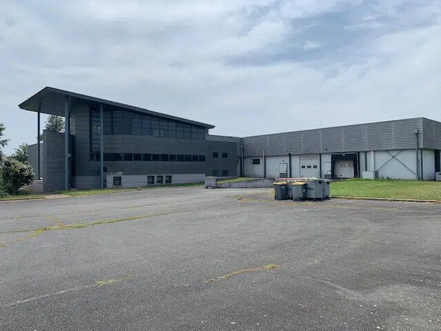 Industriel/Logistique dans Terssac à louer - Photo de l’immeuble – Image 3 sur 12
