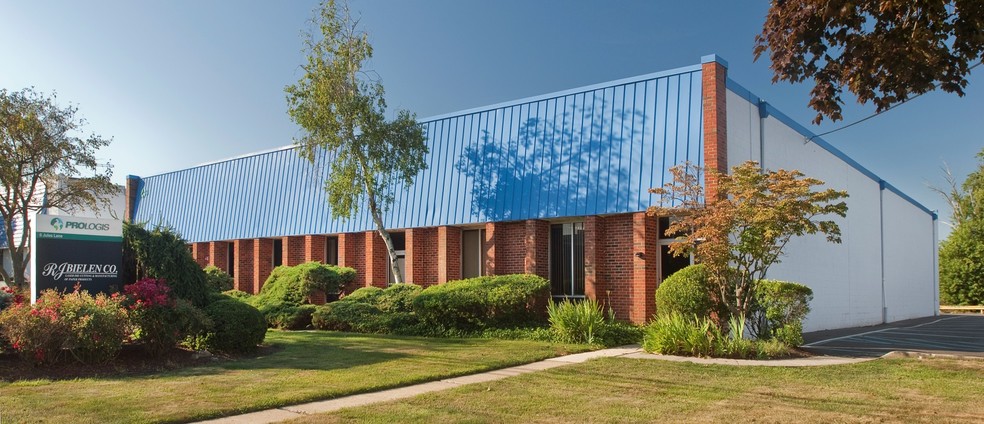 6 Jules Ln, New Brunswick, NJ à louer - Photo de l’immeuble – Image 2 sur 4