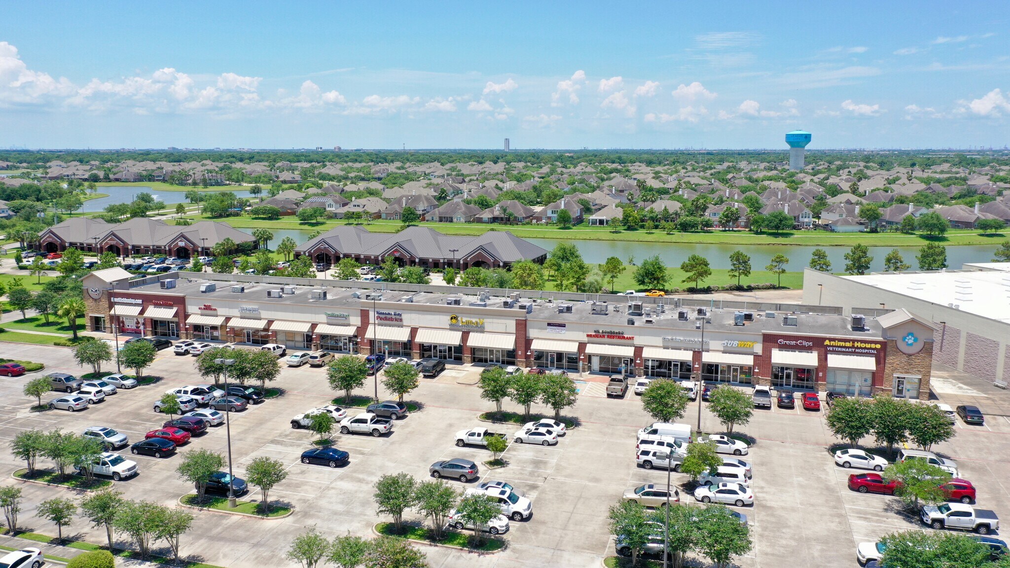 2640 E League City Pky, League City, TX à louer Photo de l’immeuble– Image 1 sur 5
