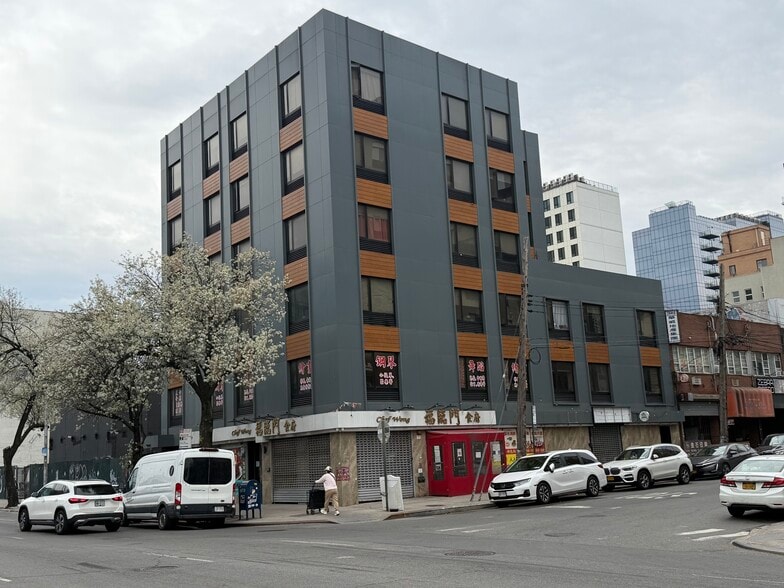 13553 Northern Blvd, Flushing, NY à louer - Photo principale – Image 1 sur 5