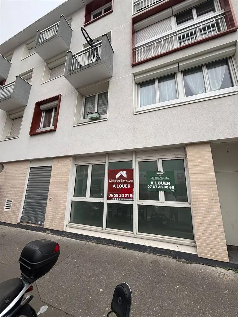 Local commercial dans Clichy à louer Photo de l’immeuble– Image 1 sur 11