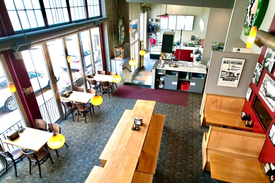 107 Oak St, Hood River, OR à louer - Photo principale – Image 3 sur 11