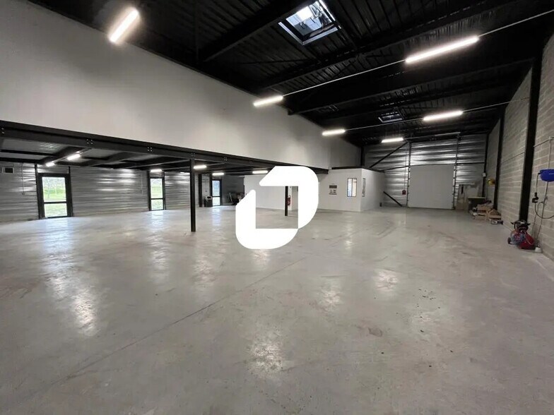 Local d'activités dans Sin-le-Noble à vendre - Photo de l’immeuble – Image 3 sur 15