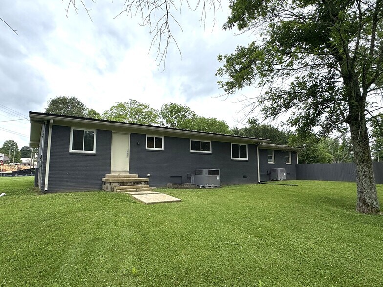 800 Maplehill Dr, Tullahoma, TN à vendre - Photo de l’immeuble – Image 2 sur 20