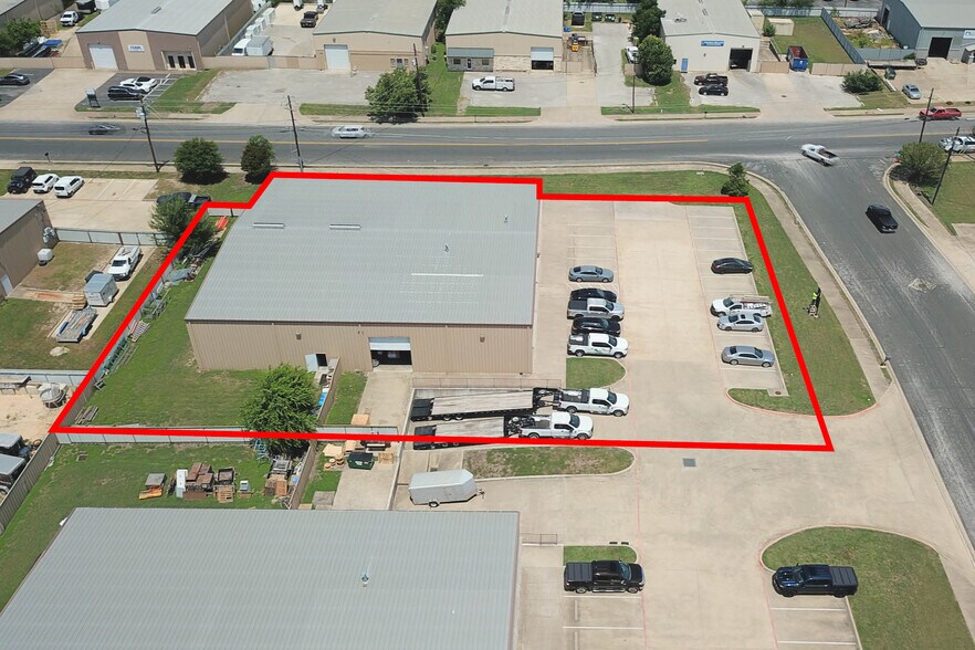2201 Patterson Industrial Dr, Pflugerville, TX à louer - Photo de l’immeuble – Image 2 sur 22