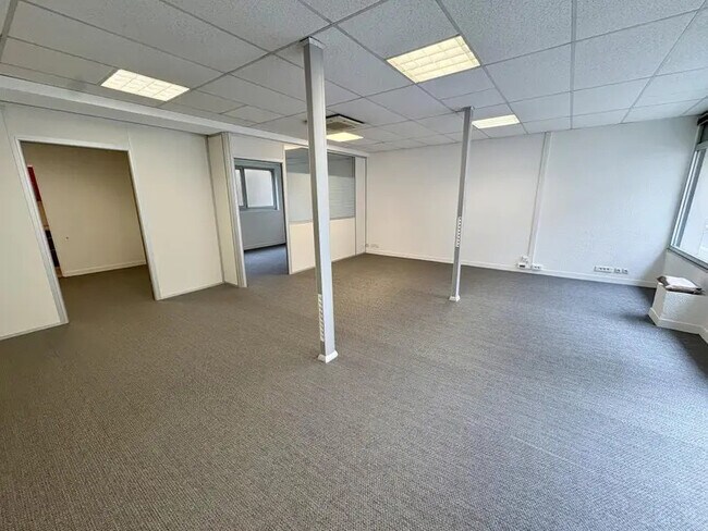 Plus de détails pour Bureau à vendre