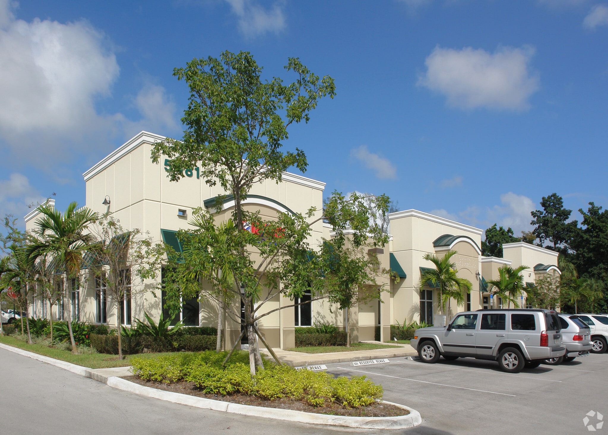 5481 Wiles Rd, Coconut Creek, FL à louer Photo de l’immeuble– Image 1 sur 8