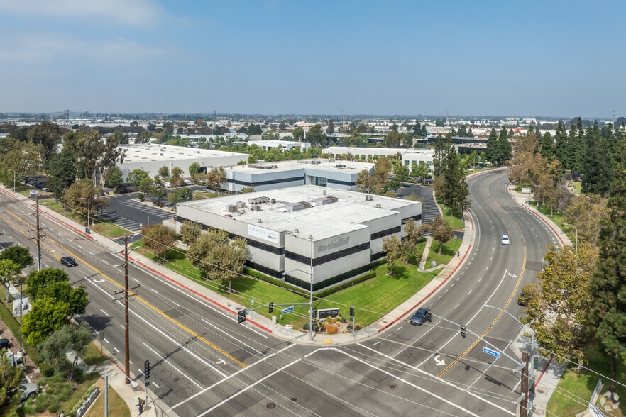 1600 Sunflower Ave, Costa Mesa, CA à louer - Photo principale – Image 3 sur 17