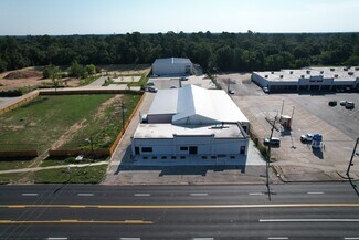 Plus de détails pour 2004 N Frazier St, Conroe, TX - Local d'activités à louer