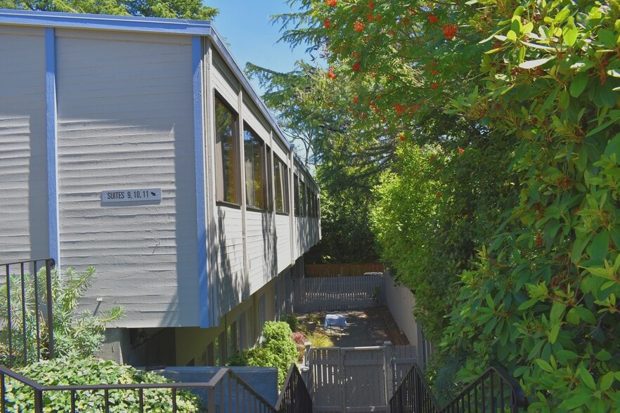 6850 35th Ave NE, Seattle, WA à louer - Photo de l’immeuble – Image 3 sur 6