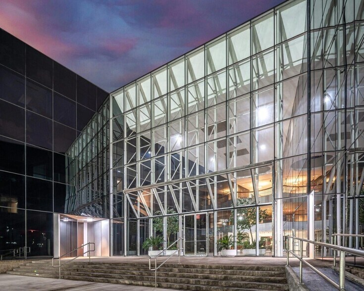 7915 FM-1960 W, Houston, TX à louer - Photo de l’immeuble – Image 2 sur 6