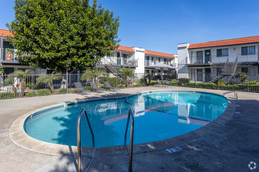 151 Gayland St, Escondido, CA à vendre - Photo de l’immeuble – Image 1 sur 24