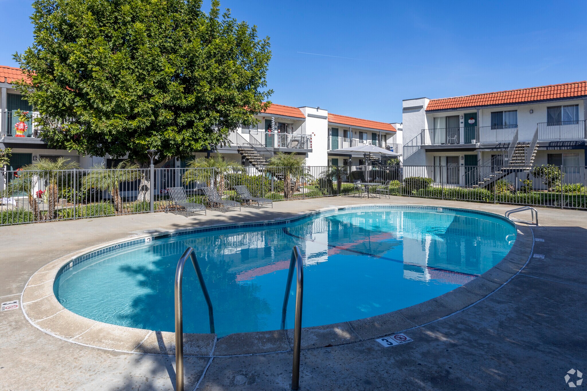 151 Gayland St, Escondido, CA à vendre Photo de l’immeuble– Image 1 sur 25
