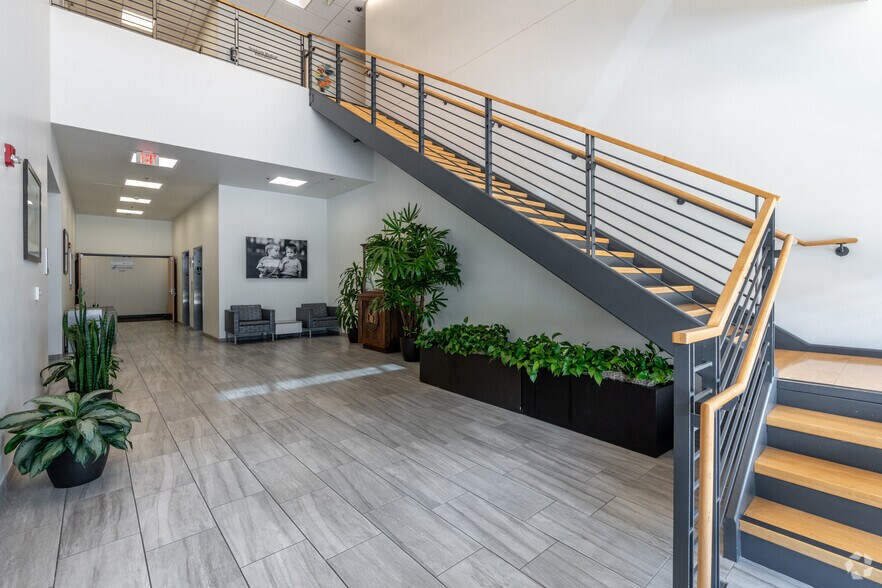 4510 Brockton Ave, Riverside, CA à louer - Hall d’entrée – Image 2 sur 18
