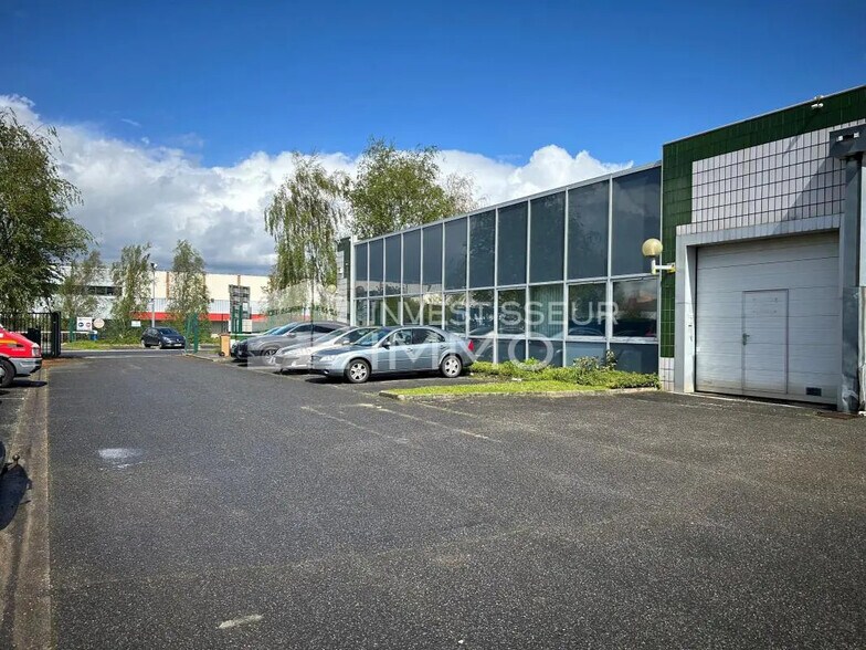Local d’activités dans VILLEBON-SUR-YVETTE à louer - Photo de l’immeuble – Image 1 sur 2