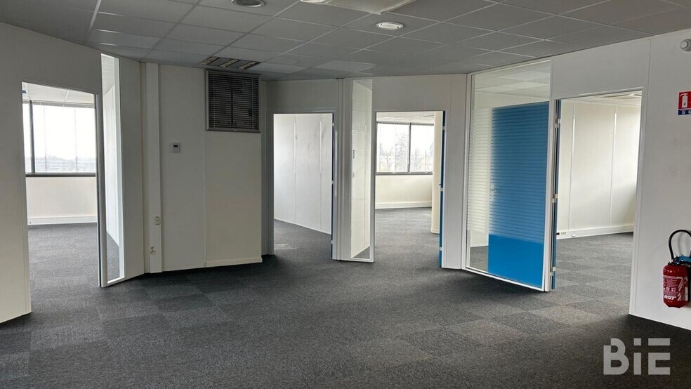 Bureau dans Lormont à louer - Photo de l’immeuble – Image 3 sur 4