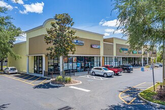 Plus de détails pour 3050 Alafaya Trl, Oviedo, FL - Local commercial à louer