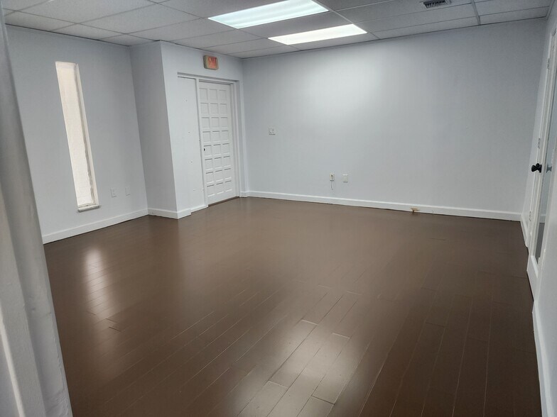 15271 NW 60th Ave, Miami Lakes, FL à louer - Photo intérieure – Image 3 sur 18