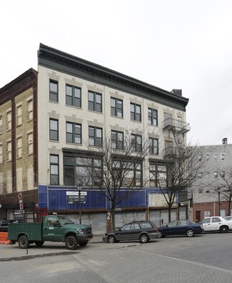 Plus de détails pour 2 Manor House Sq, Yonkers, NY - Local commercial à louer