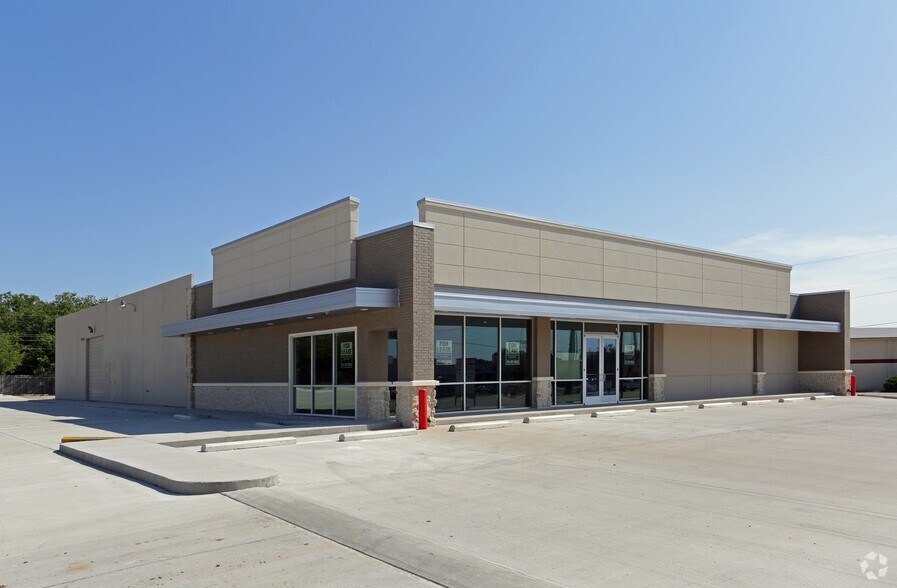 836 W Pipeline Rd, Hurst, TX à louer - Photo de l’immeuble – Image 2 sur 18