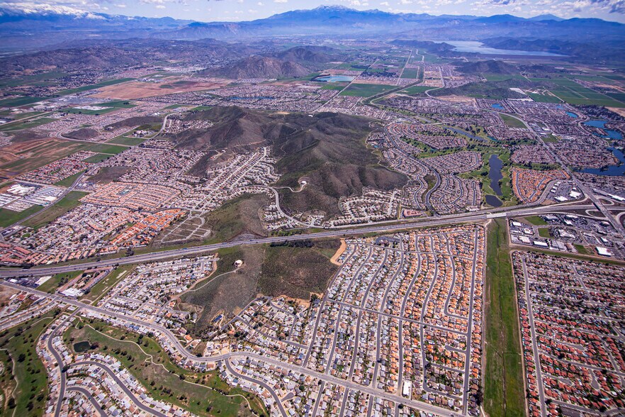 27285 El Rancho Dr, Menifee, CA à vendre - Photo de l’immeuble – Image 3 sur 4