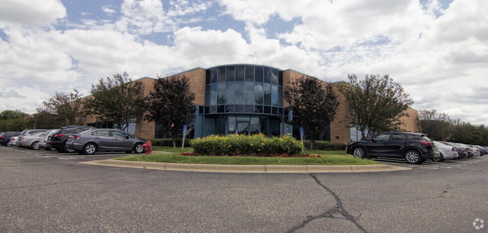 9555 James Ave S, Bloomington, MN à louer - Photo principale – Image 1 sur 23