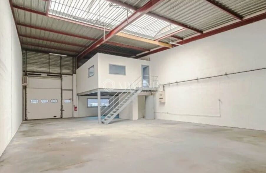 14-16 Rue Des Cerisiers, Lisses à louer - Photo de l’immeuble – Image 2 sur 7