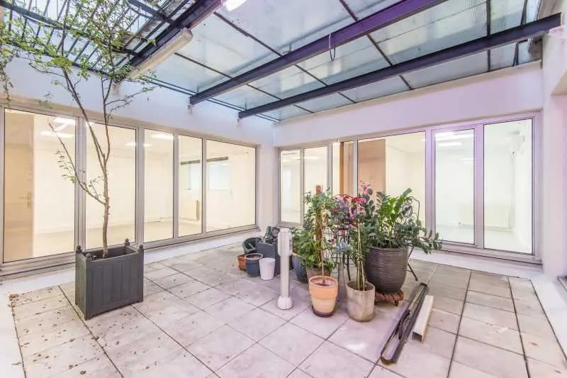 Bureau dans Suresnes à louer - Photo de l’immeuble – Image 1 sur 9
