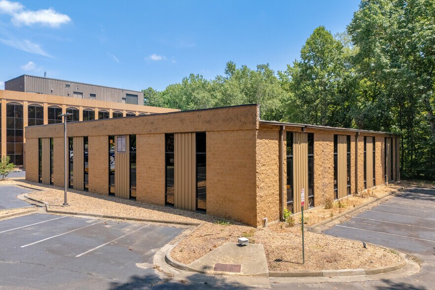 1701 E Parham Rd, Richmond, VA à vendre - Photo de l’immeuble – Image 3 sur 7