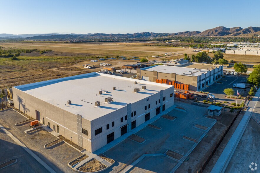 32113 Corydon St, Lake Elsinore, CA à louer - Photo de l’immeuble – Image 3 sur 5