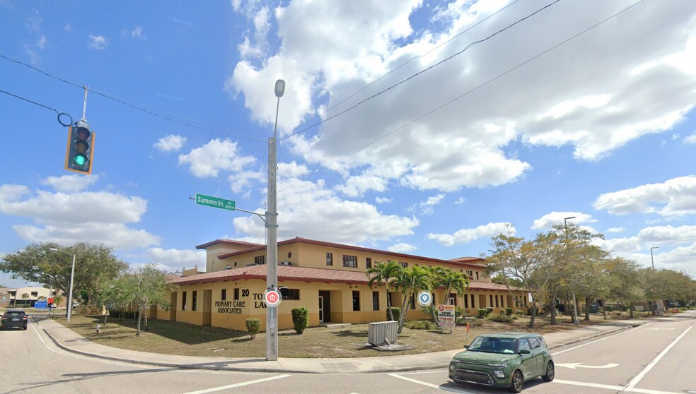 20 Barkley Cir, Fort Myers, FL à louer - Photo de l’immeuble – Image 3 sur 8