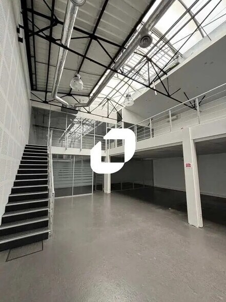 Local d’activités dans Nanterre à louer - Photo de l’immeuble – Image 2 sur 21