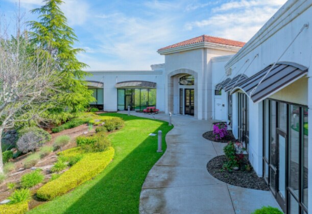 851 Pleasant Grove Blvd, Roseville, CA à louer - Photo de l’immeuble – Image 3 sur 10